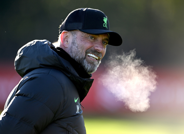 Jürgen Klopp under træningen på Axa Training Centre i januar 2024