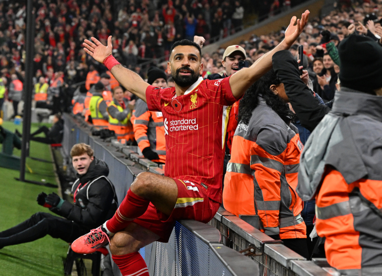 Salah fejrer sit mål mod Aston Villa på Anfield